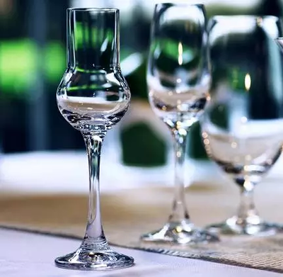 如何挑選適合各種酒類的酒杯？從基礎知識到搭配技巧一網打盡！